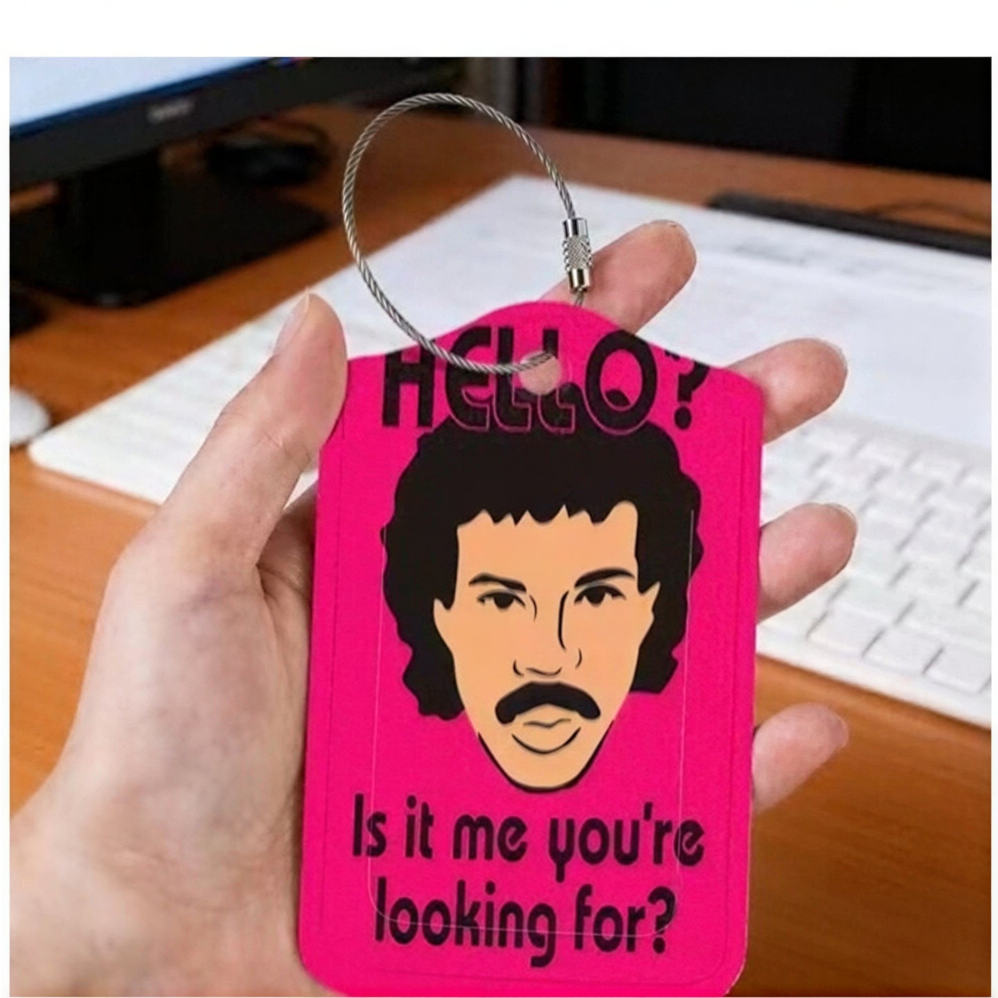 nena-tag-hello-pink-metal