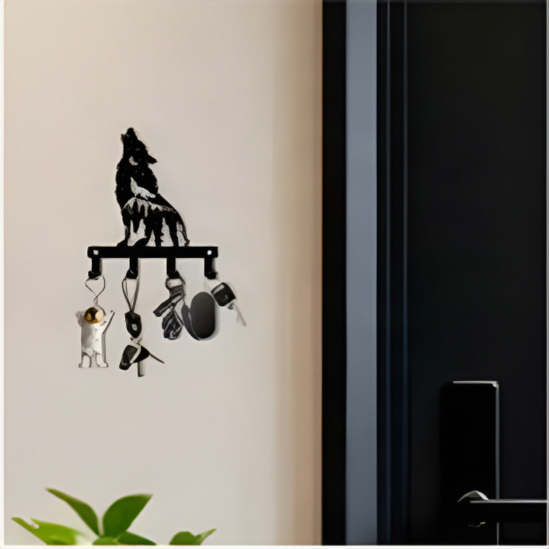 Howling Wolf Metal Key Rack with Hooks